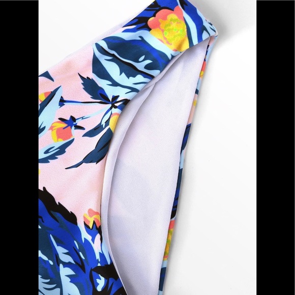 Scallop Halter Top With Plant Print Bikini Set - Picture 3 of 5